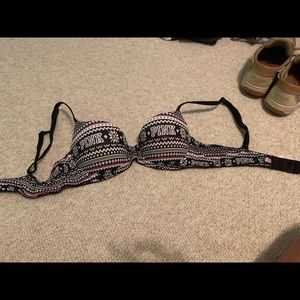 VS Pink lightly lined bra
